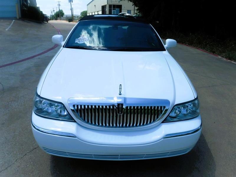 Lincoln Town Car Signature Limited 2003