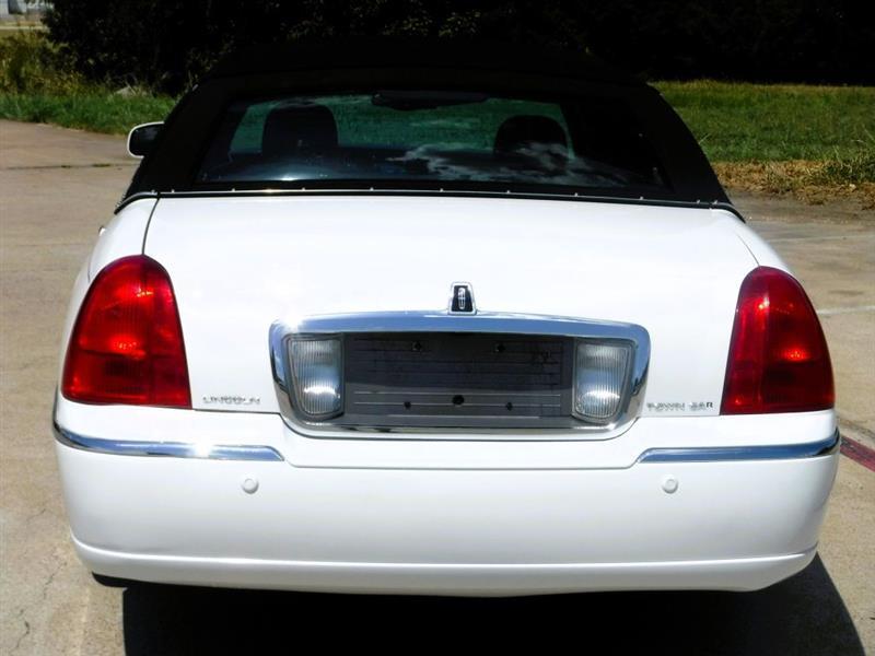 Lincoln Town Car Signature Limited 2003
