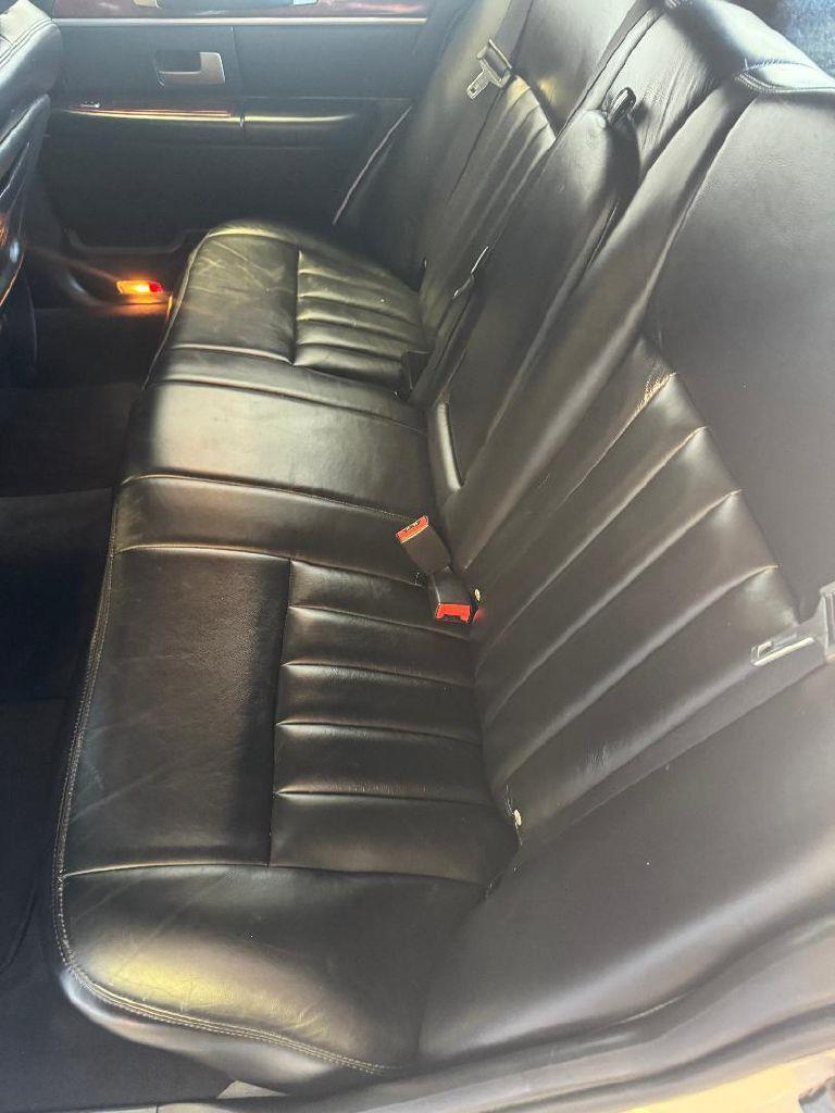 Lincoln Town Car Signature Limited 2003