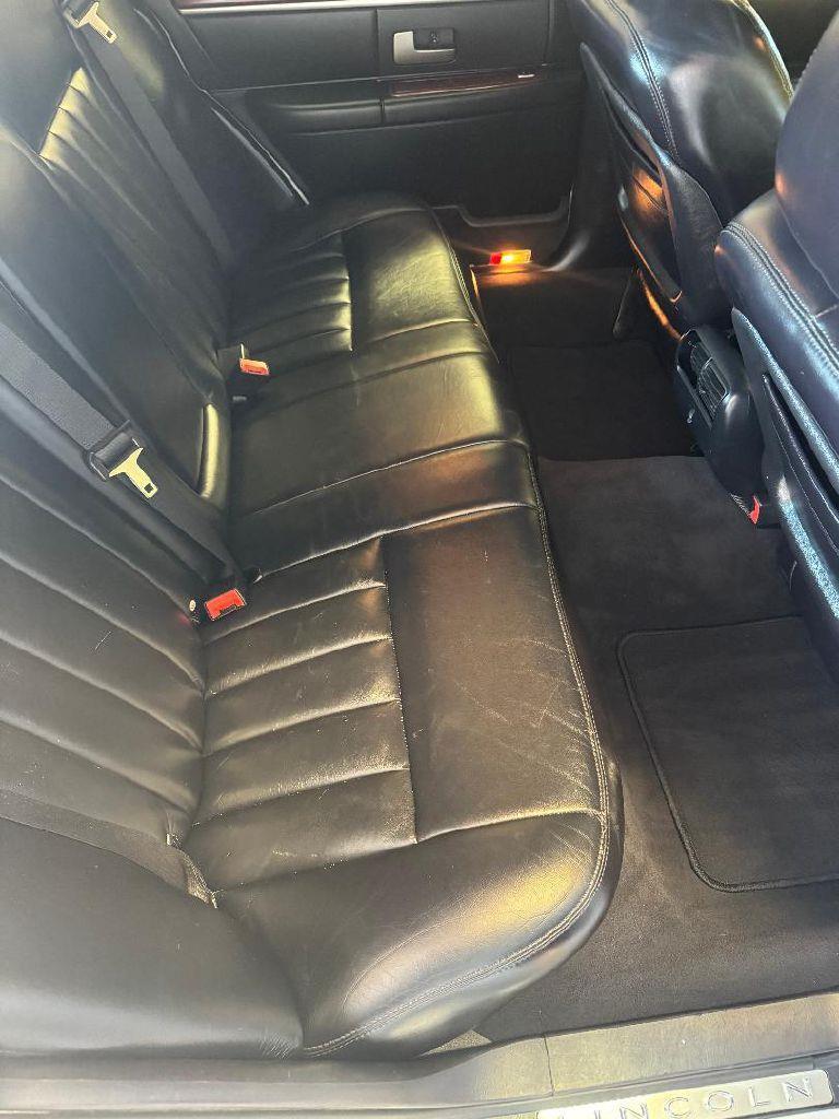 Lincoln Town Car Signature Limited 2003