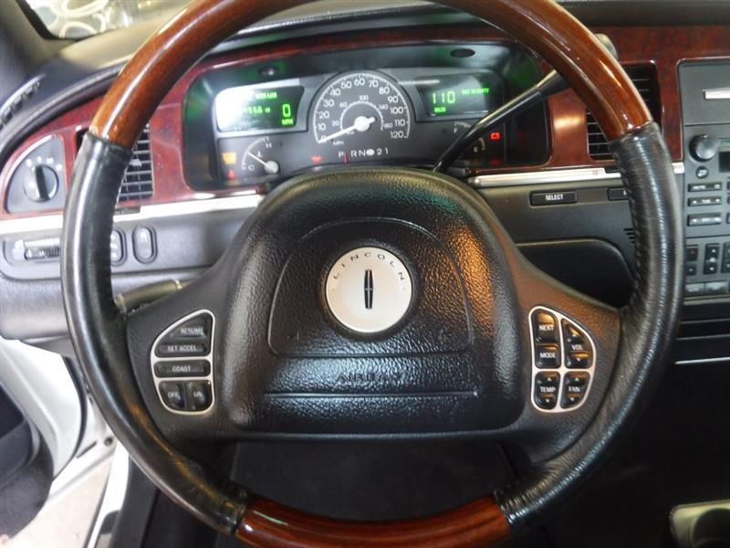 Lincoln Town Car Signature Limited 2003