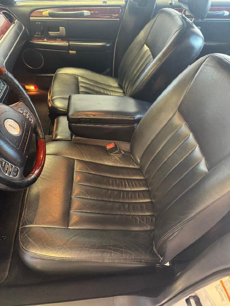 Lincoln Town Car Signature Limited 2003