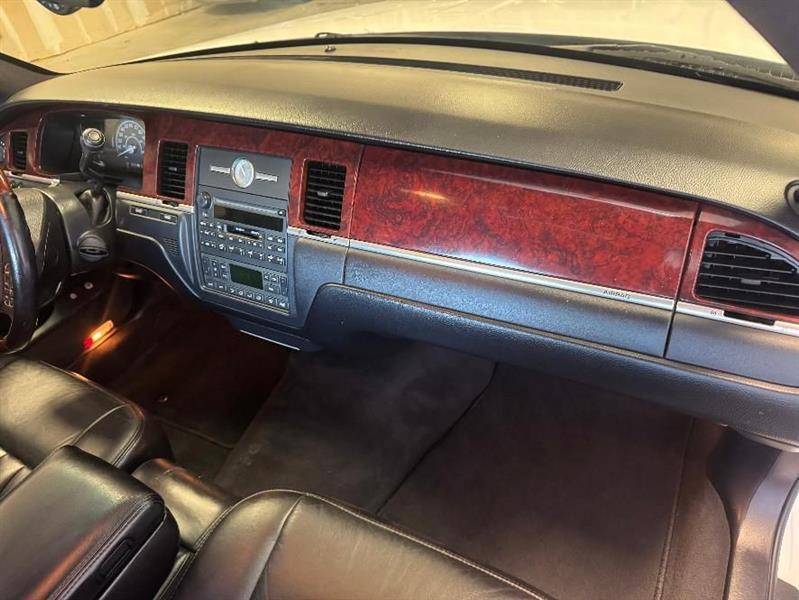 Lincoln Town Car Signature Limited 2003