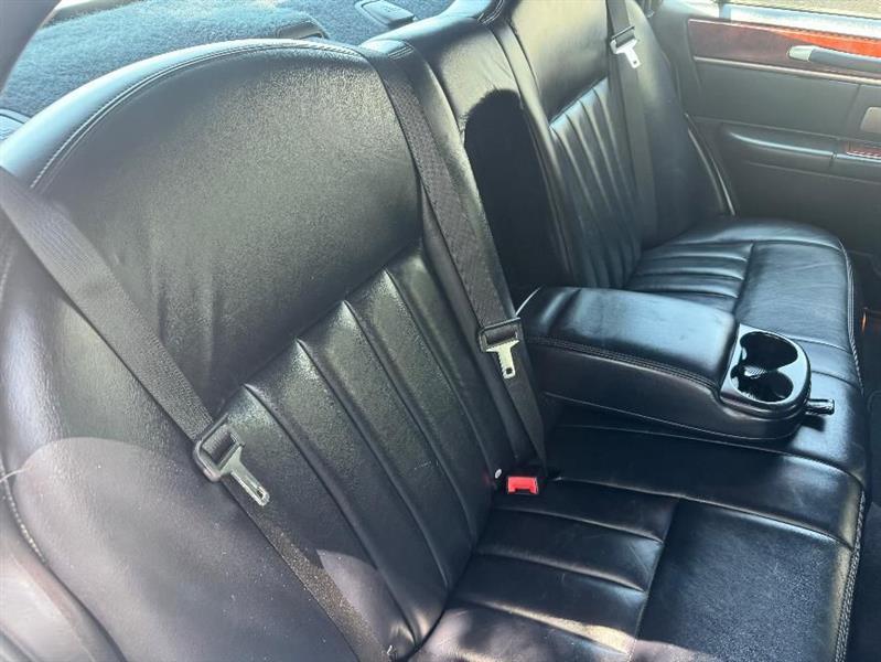 Lincoln Town Car Signature Limited 2003