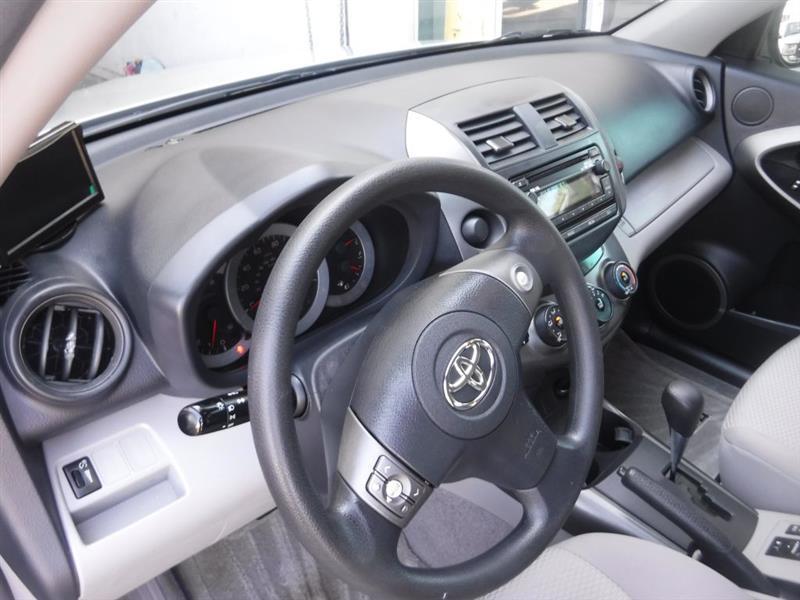 Toyota RAV4 Base I4 2WD 2012