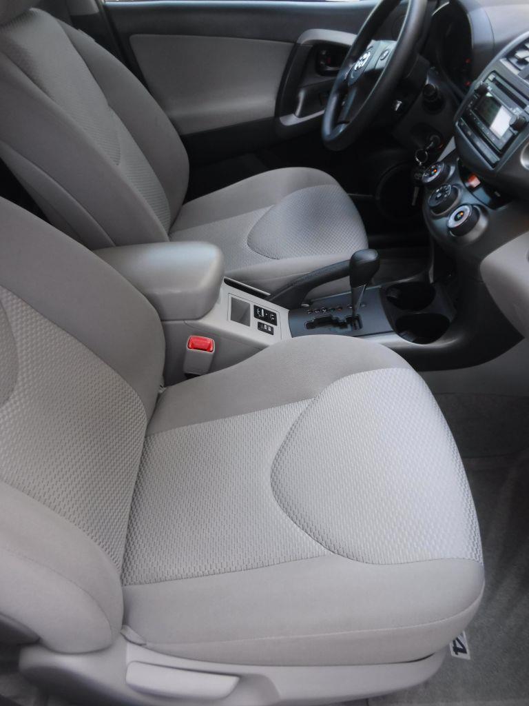 Toyota RAV4 LE 2012