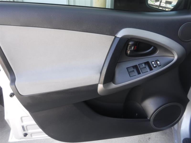 Toyota RAV4 LE 2012
