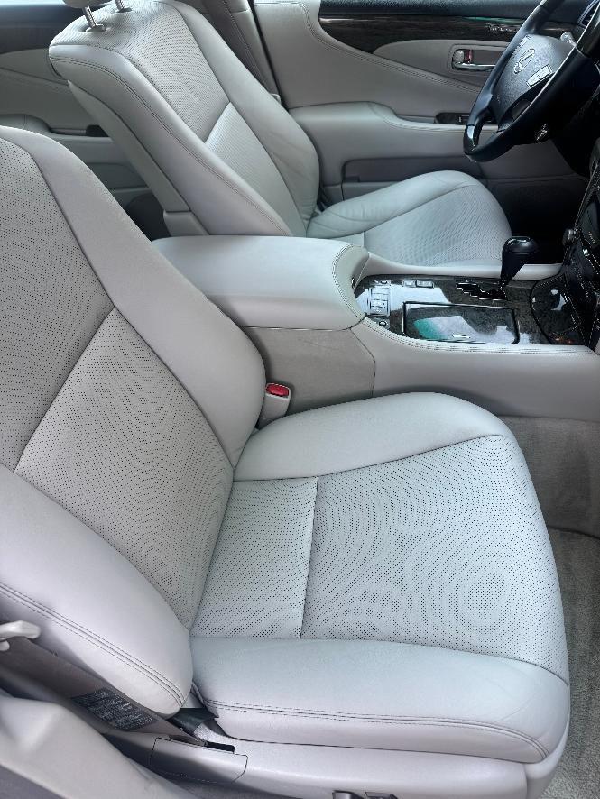 Lexus LS 460 Luxury Sedan 2008
