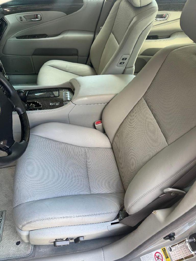 Lexus LS 460 Luxury Sedan 2008