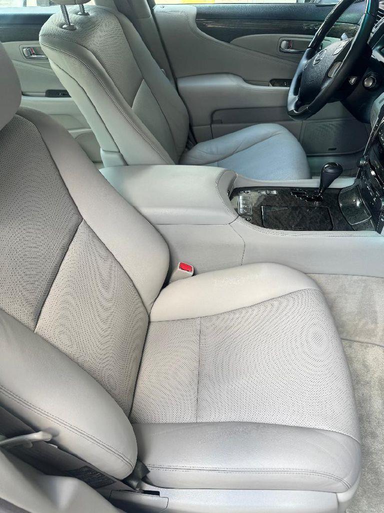 Lexus LS 460 Luxury Sedan 2008