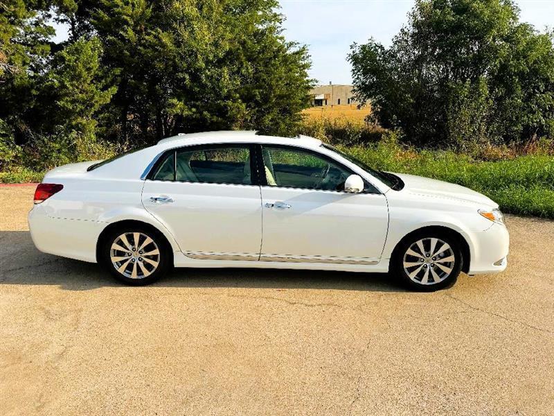 Toyota Avalon Limited 2011