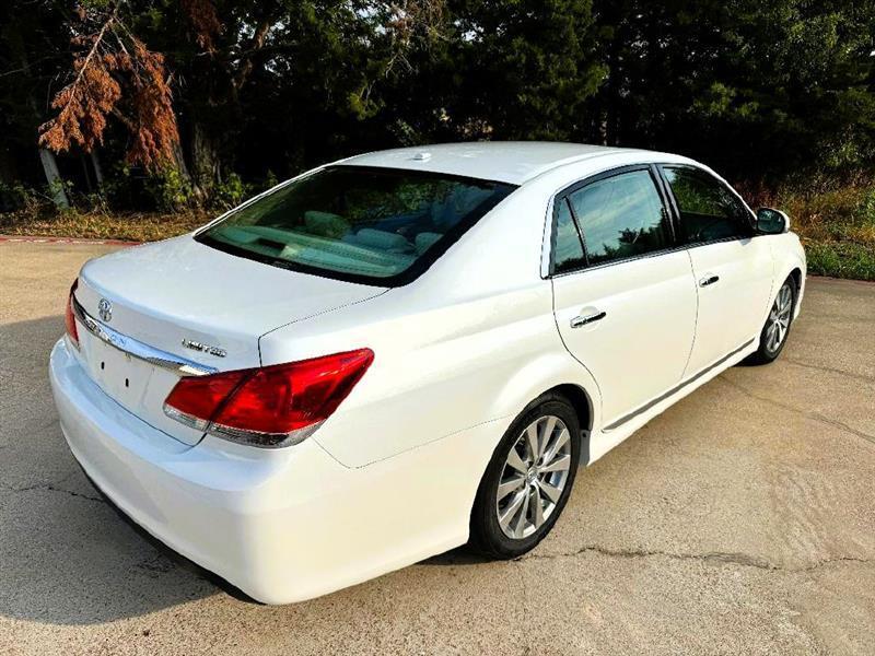 Toyota Avalon Limited 2011