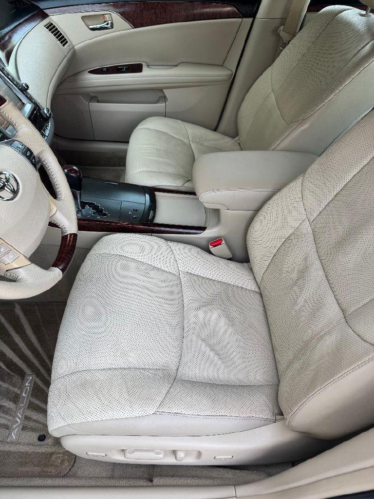 Toyota Avalon Limited 2011