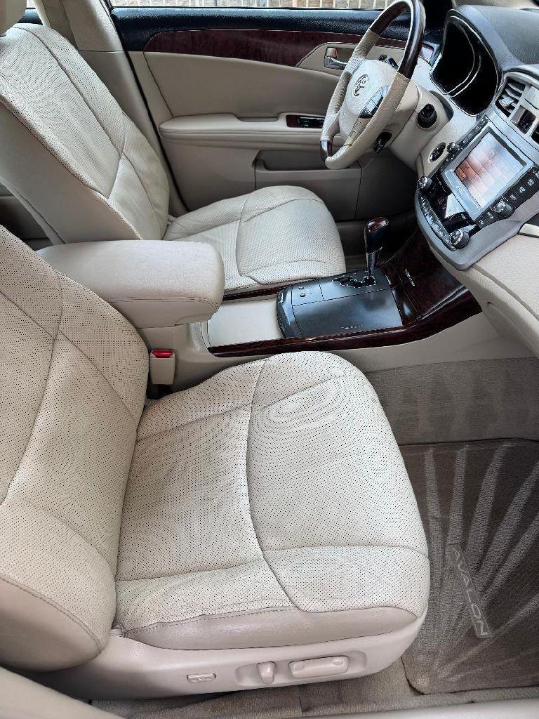 Toyota Avalon Limited 2011