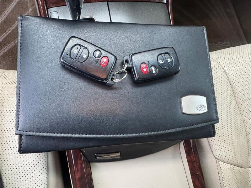 Toyota Avalon Limited 2011