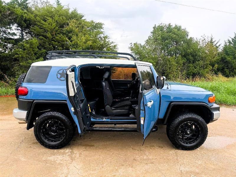 Toyota FJ Cruiser 4WD AT 2013