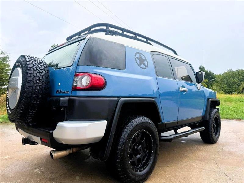 Toyota FJ Cruiser 4WD AT 2013