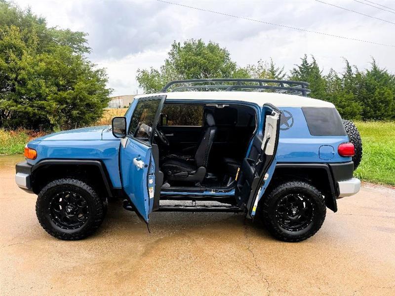 Toyota FJ Cruiser 4WD AT 2013