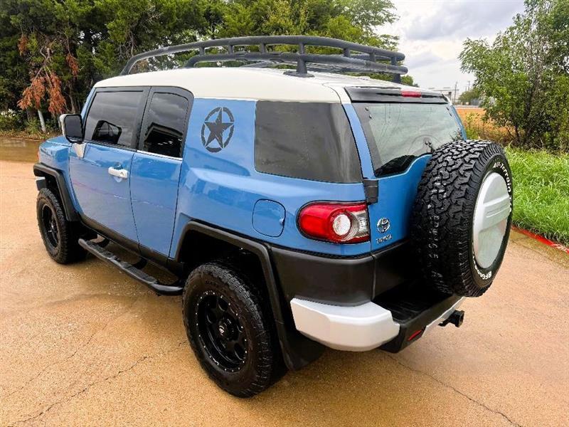 Toyota FJ Cruiser 4WD AT 2013