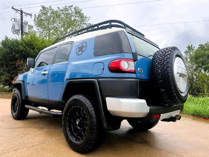 Toyota FJ Cruiser 4WD AT 2013