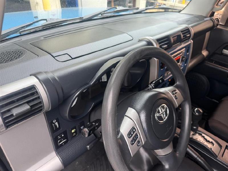 Toyota FJ Cruiser 4WD AT 2013