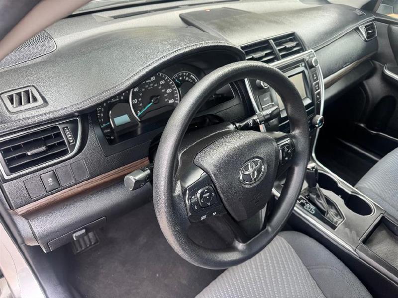 2015 Toyota Camry LE - Photo 7