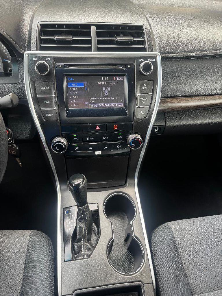 2015 Toyota Camry LE - Photo 13
