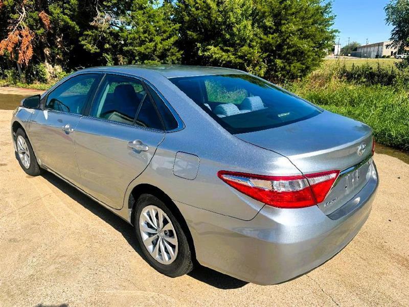 2015 Toyota Camry LE - Photo 12
