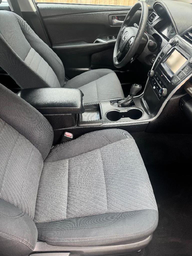 2015 Toyota Camry LE - Photo 24