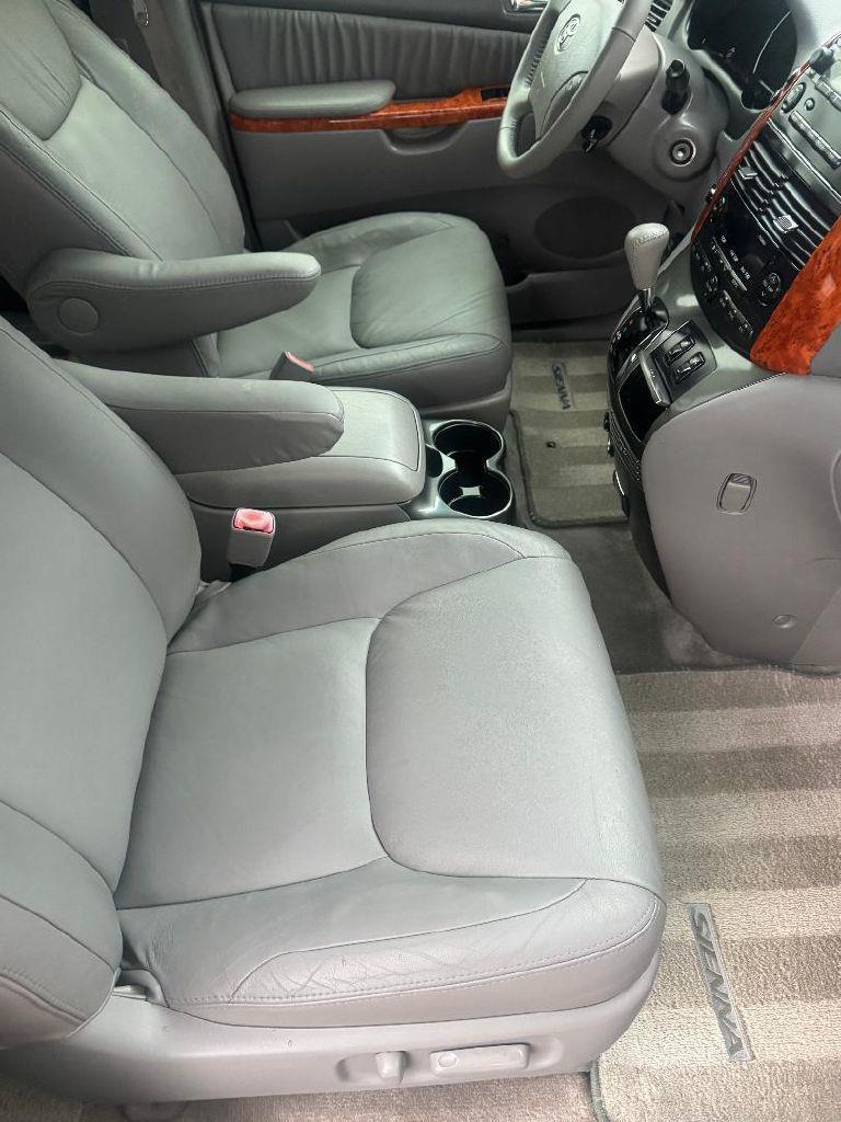Toyota Sienna XLE FWD 2008