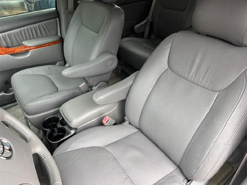 Toyota Sienna XLE FWD 2008