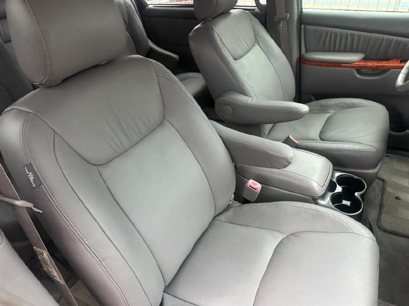 Toyota Sienna XLE FWD 2008