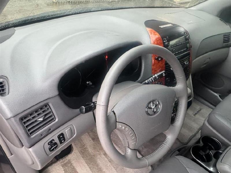 Toyota Sienna XLE FWD 2008