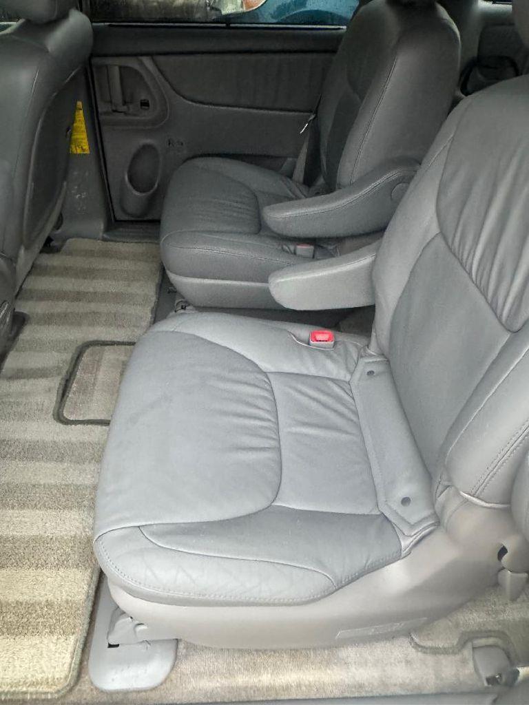 Toyota Sienna XLE FWD 2008