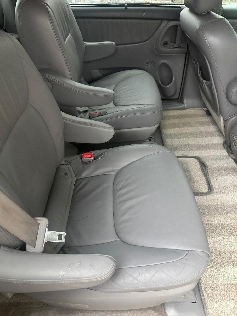 Toyota Sienna XLE FWD 2008
