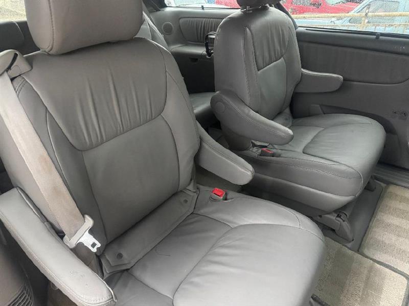 Toyota Sienna XLE FWD 2008