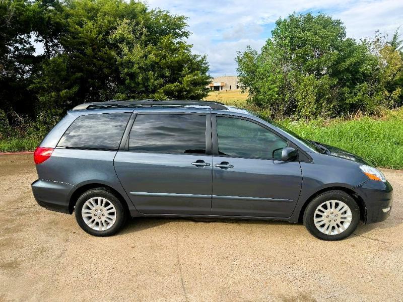 Toyota Sienna XLE FWD 2008