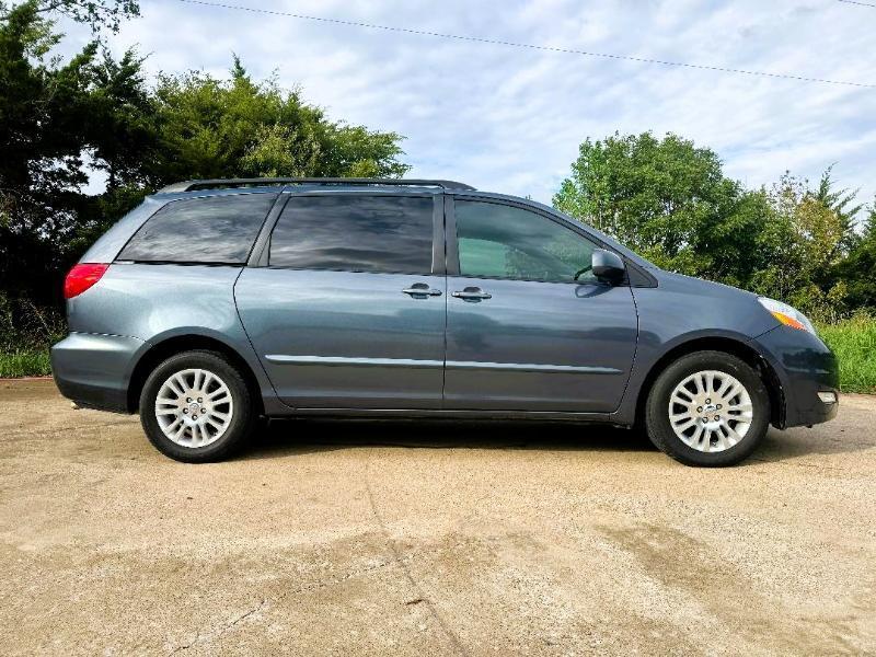 Toyota Sienna XLE FWD 2008