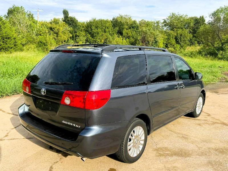Toyota Sienna XLE FWD 2008