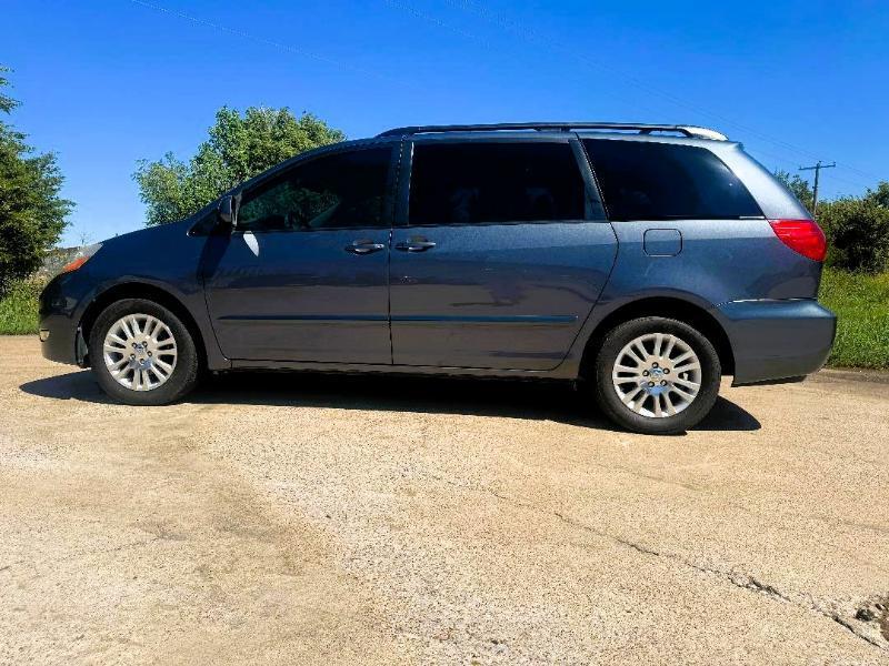 Toyota Sienna XLE FWD 2008