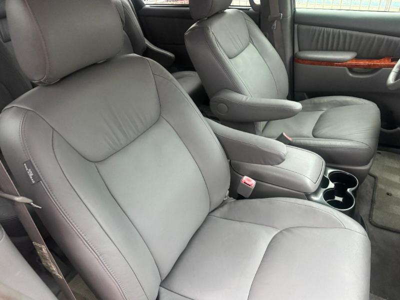 Toyota Sienna XLE FWD 2008