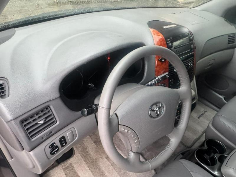 Toyota Sienna XLE FWD 2008