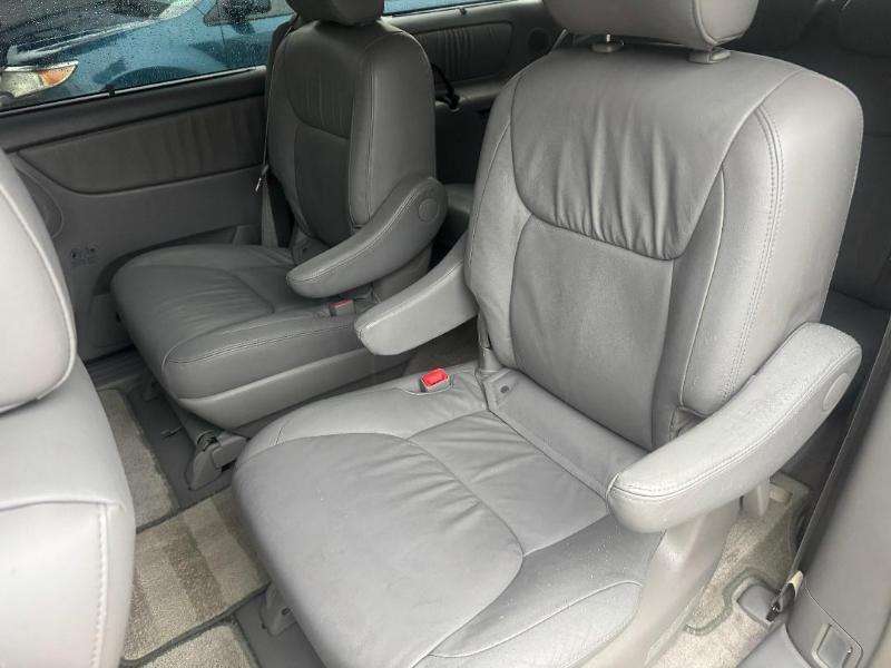 Toyota Sienna XLE FWD 2008