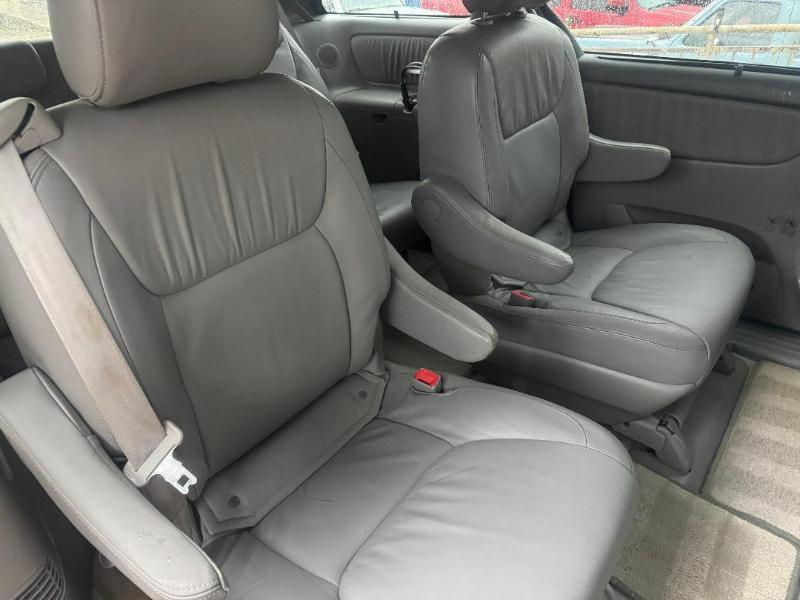 Toyota Sienna XLE FWD 2008