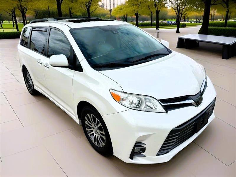 2018 Toyota Sienna XLE Premium 5D Wagon 8 Pass