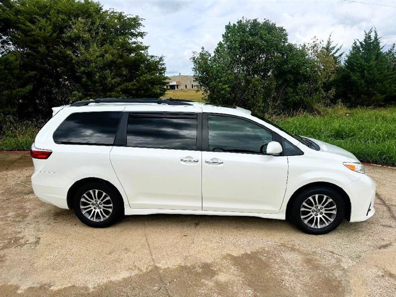 Toyota Sienna XLE Premium 5D Wagon 8 Pass 2018