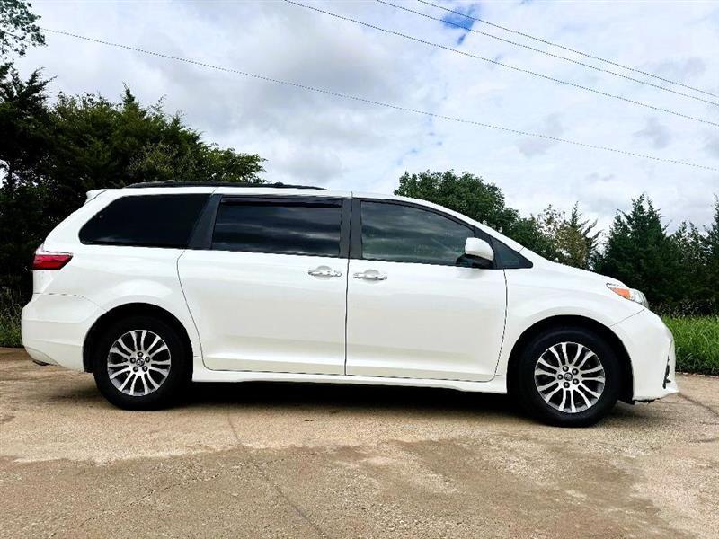 Toyota Sienna XLE Premium 5D Wagon 8 Pass 2018