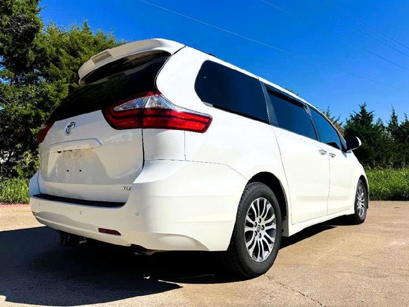 Toyota Sienna XLE Premium 5D Wagon 8 Pass 2018