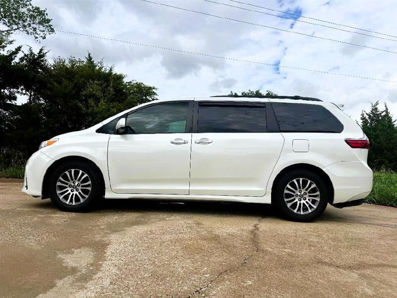 Toyota Sienna XLE Premium 5D Wagon 8 Pass 2018