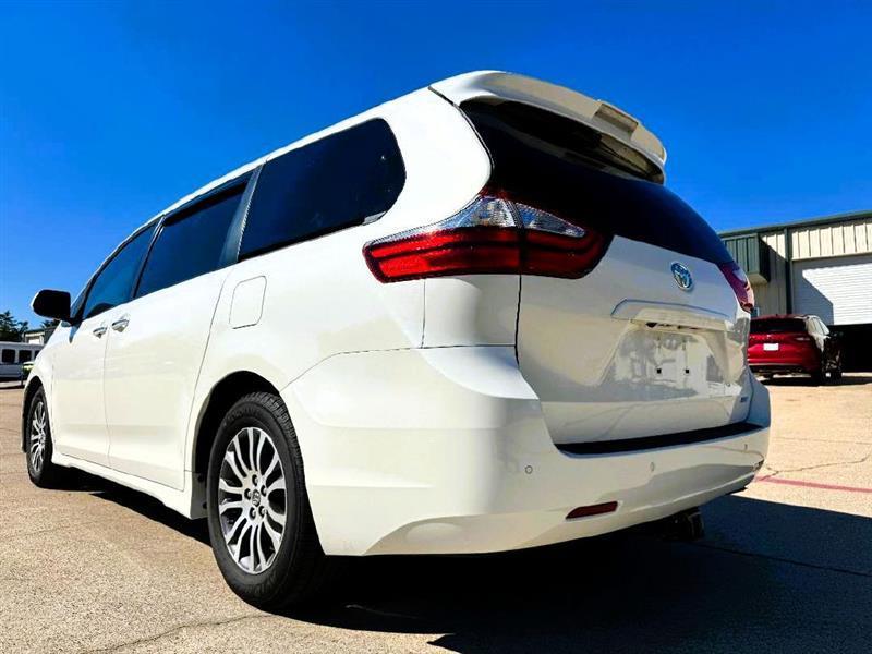 Toyota Sienna XLE Premium 5D Wagon 8 Pass 2018